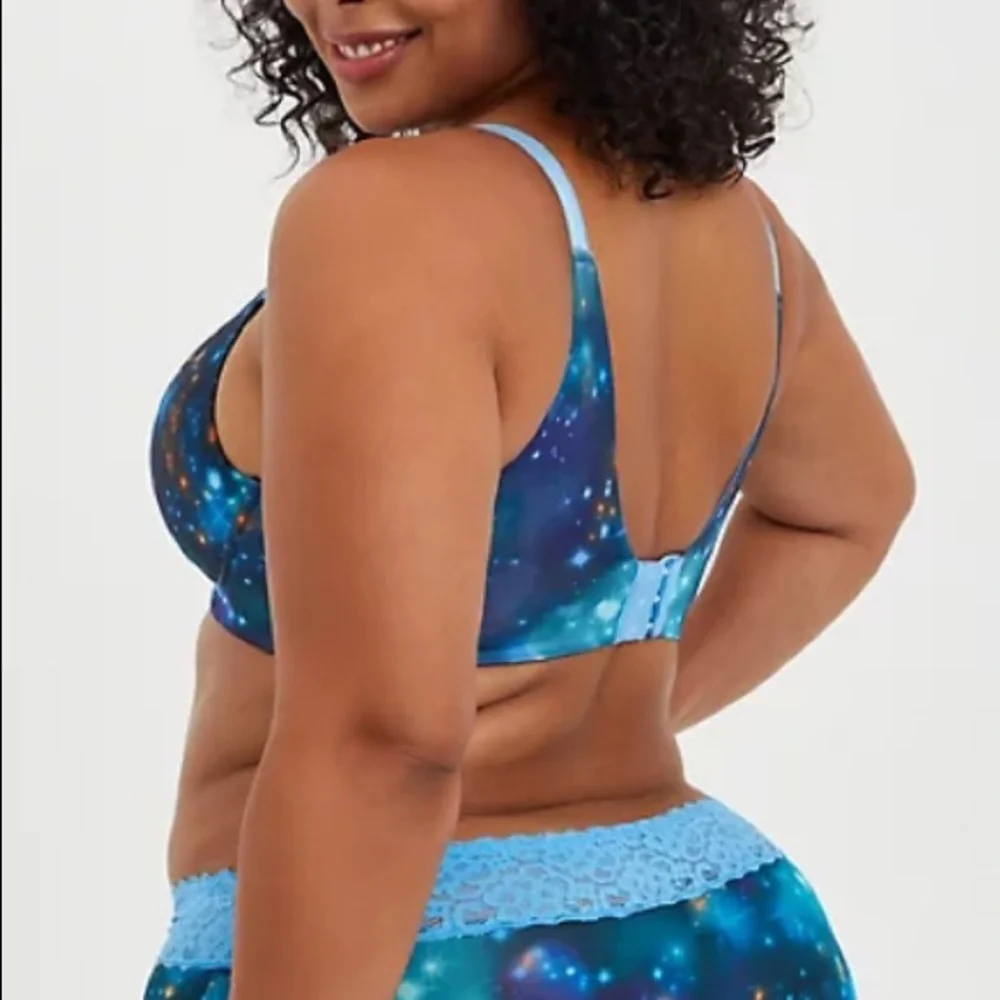 ❤️On Hold for Kathy❤️ Torrid Wire-Free Push-Up Back-Smoothing Bra, Size 46C - Picture 4 of 6